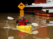 California en estado de emergencia por azote de tormenta de la década