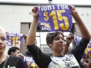 Varios trabajadores recibirán aumento del salario como regalo de Año Nuevo