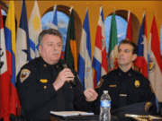 Intentan calmar temores, inquietudes en comunidad indocumentada