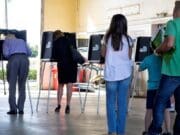 Cambio en sistema electoral en Iowa excluiría a minorías, según oponentes