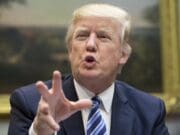 Trump publica lista de inmigrantes criminales y señala a quienes los ayudan