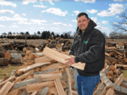 R Family Tree Service: “Un negocio de corte de árboles profesional”