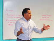 Hispanos deseando ser emprendedores toman primer paso