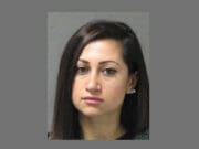 Cuidadora de marihuana acusada de cultivar más de las plantas permitidas