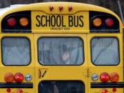 Un hombre asesina a una profesora y se suicida en una escuela de California