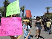 Califican que programa de Trump para víctimas de inmigrantes «incita al odio»