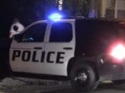 Hombre arrestado por tener arma robada y drogas en su vehículo