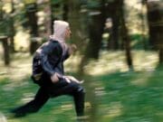 Hombre arrestado después de persecución a pie