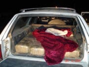 Decomisan una tonelada de marihuana en interior de vehículo de dos mexicanos