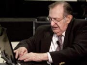 EEUU evalúa expandir la prohibición de computadoras portátiles en vuelos