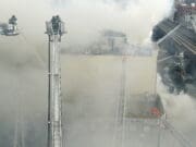 Más de 250 bomberos sofocan un incendio que deja 15 heridos en Nueva York