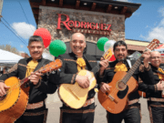 Celebración 5 de mayo de Rodríguez Supermarket atrajo a cientos