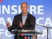 Gobernador de Florida urge a EE.UU. a parar de hacer negocios con Venezuela