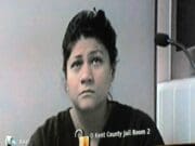 Madre de niño muerto aparece en corte por asaltar a familiar