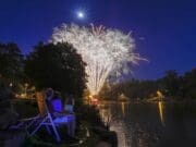 Los fuegos del Día de la Independencia llenan de color la noche de Nueva York