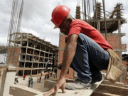 Trabajador de construcción muere al caer de más de 75 pies de altura