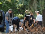 Policía remueve cadáver de cementerio en Grand Rapids