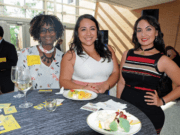 Realizan recepción para recibir a jóvenes profesionales