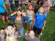 Miles ven eclipse solar en Museo Público de GR