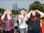 Miles observaron eclipse solar en Museo Público de GR