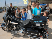 Evento “Bebida con policía” sirve para mejorar relaciones entre público y policía