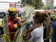 Esperanza de hallar vidas se desvanece en un país que mira a reconstrucción