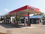 Policía busca hispano que asaltó gasolinera