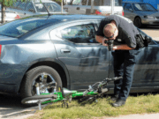 Niño en bicicleta atropellado en avenida S. Division
