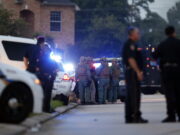 Muere un policía por disparo de un alumno universitario en Texas