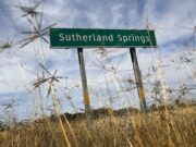 El tirador de Texas repasó las filas de la iglesia en busca de supervivientes