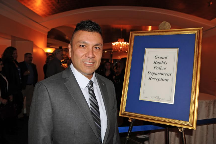 Premian a “Policías del Año”