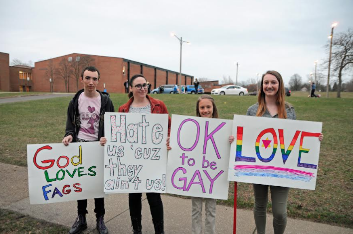 Grupo de odio protesta frente escuela Union