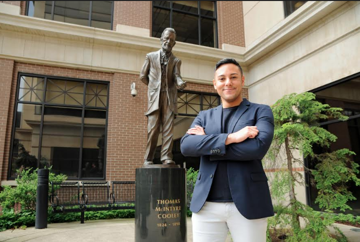 Abogado Christian Montesinos: “Especialista en inmigración”