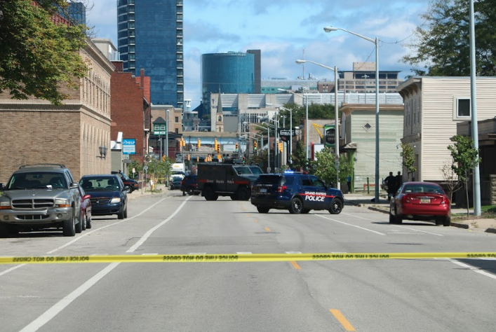 Robo bancario a mano armada en GR