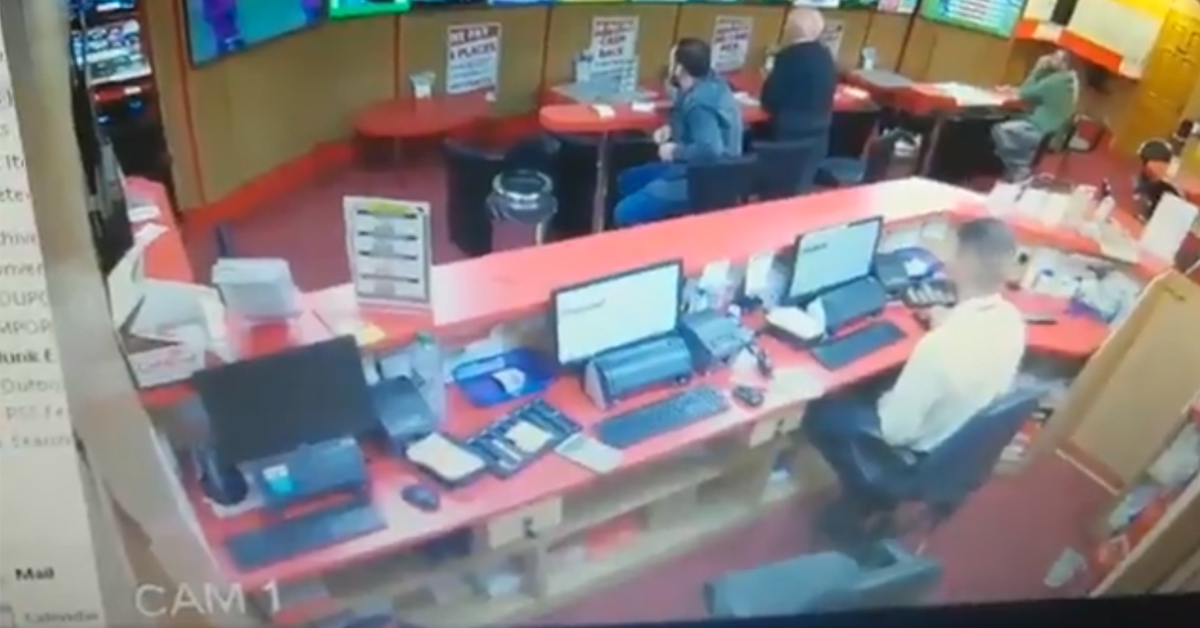 Abuelito de 84 años lucha contra tres delincuentes armados y los corre