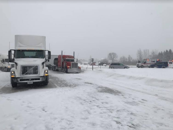 Tormenta invernal paraliza el Oeste de Michigan