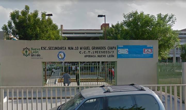 Expulsan a alumno de secundaria por vivir con tío homosexual