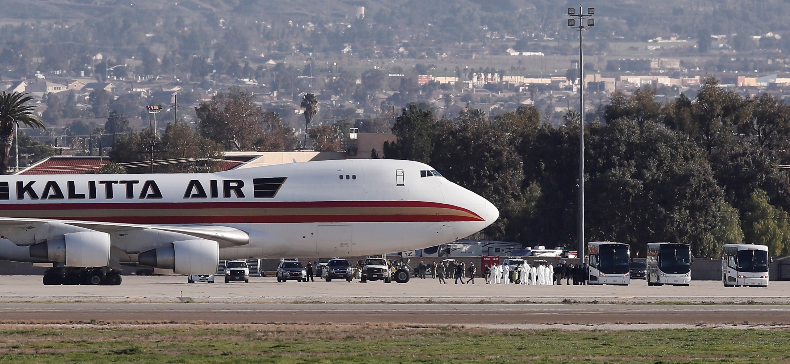 Aterriza en California un avión con 200 evacuados de China por el coronavirus