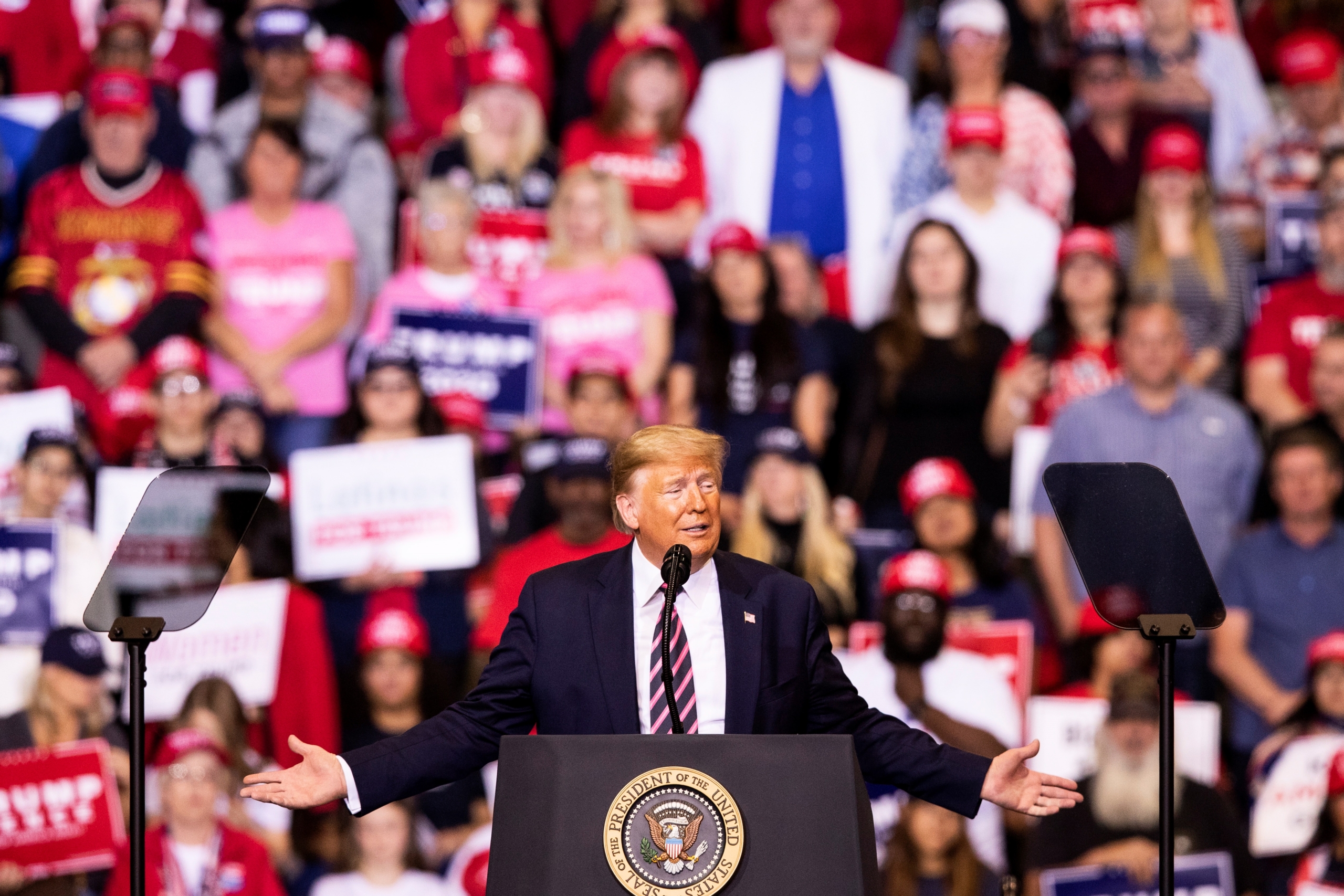 Corte Suprema autoriza a Trump a aplicar en Illinois norma de «carga pública»