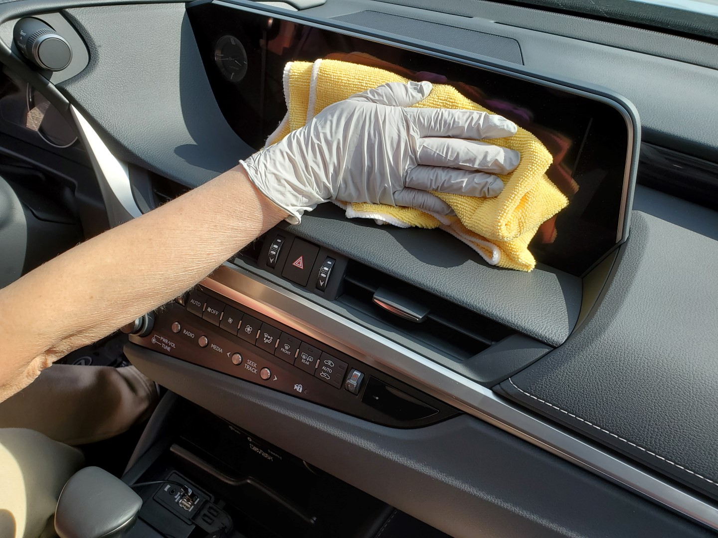 Cómo desinfectar los autos en tiempos de Coronavirus sin dañarlos.