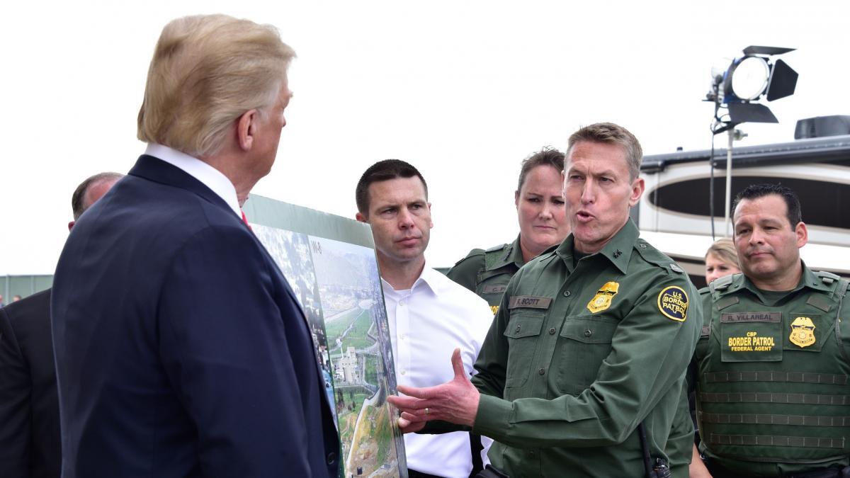 Gobierno de Trump aprueba almacenar ADN de migrantes