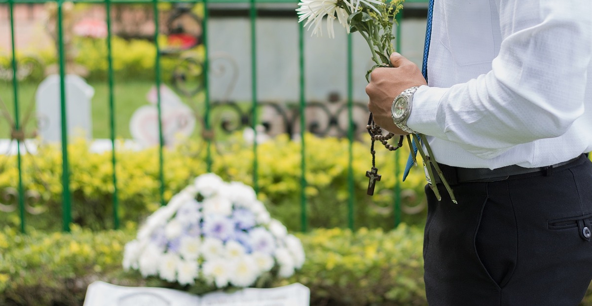 Policía de Chicago disuelve funeral por violar medida de confinamiento