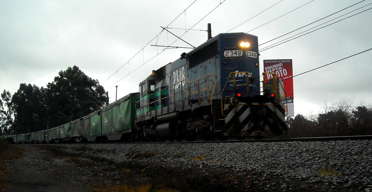 VÍDEO: Tren choca a toda velocidad contra camión atascado en las vías