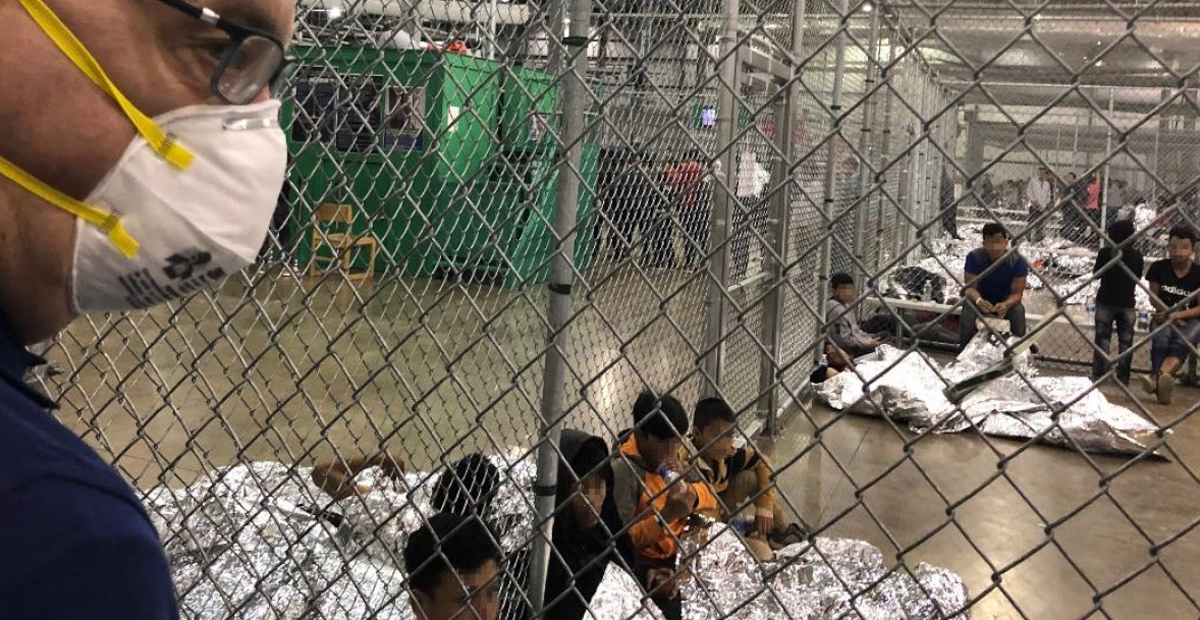 Ordenan liberar a niños de Centros de Detención de ICE