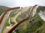 Supremo de EE.UU. rechaza de nuevo bloquear el desvío de fondos para el muro