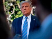 Juez de Nueva York bloquea regla de Trump que niega residencia a inmigrantes