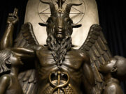 Satanistas demandarán a estado si incluye a Dios en la bandera