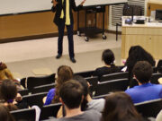 Universidades reducen precios para indocumentados