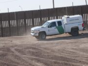 Muere migrante mexicano tras caer del muro fronterizo en Arizona