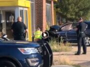 Conductor es arrestado y transportado al hospital despues de causar un accidente en un edificio comercial en la South Division y Rena en Grand Rapids, MI.